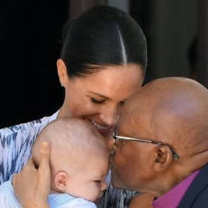 Baby Archie fait une apparition lors de la tournée royale en Afrique