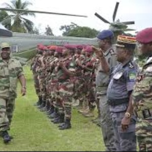 Gabon  : «À titre gracieux»  la Russie livre le tout premier lot d’armes légères au Gabon