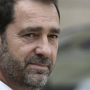 France : Christophe Castaner reconnaît "la dimension amoureuse" de sa relation avec Emmanuel Macron ! Ouais !