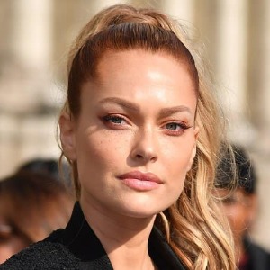 PEOPLE : Caroline Receveur, sa mode sexy Flashdance fait sensation sur la toile