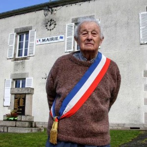 FRANCE : Municipales le plus vieil élu de France, 100 ans, ne se représente pas