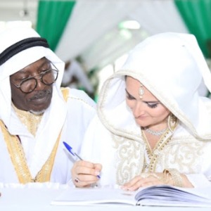 PEOPLE : Côte d’Ivoire  Alpha Blondy et Aelyssa Darragi se sont dit «oui» devant le maire