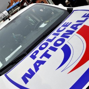 FRANCE : faits divers un client gifle une serveuse et lui jette son café au visage