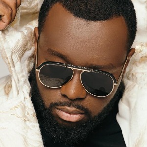 PEOPLE : Maître Gims dévoile une partie de son regard à cause du coronavirus