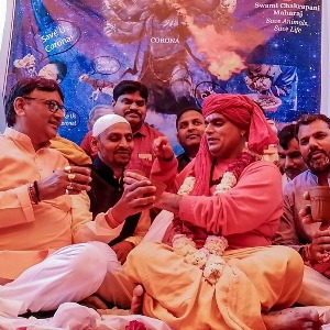 ASIE : Inde  voici le remède étrange des hindous pour se protéger du coronavirus