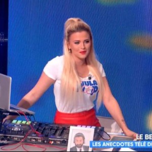 PEOPLE : Kelly Vedovelli (TPMP) est-elle célibataire ou en couple ?