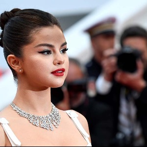 PEOPLE : Selena Gomez : la chanteuse dévoile son diagnostic de trouble de bipolaire