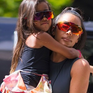 PEOPLE : Vidéo - la fille de Kim Kardashian remet sa mère à sa place en pleine vidéo-conférence