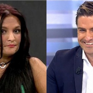 PEOPLE : Un journaliste accusé d’adultère alors qu’une femme à moitié nue passe derrière lui