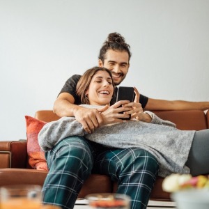 SOCIÉTÉ  : Couple  quel est l’impact du confinement sur la vie sexuelle des Français ?