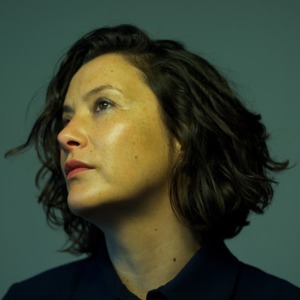 MUSIQUE : Poésie Chevalier, le clip de Vague et Bleu