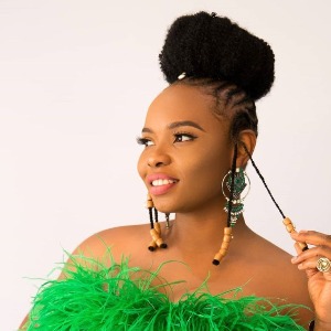 MUSIQUE Yémi Alade : la chanteuse revient avec  avec «Boyz» et bat déjà des records !