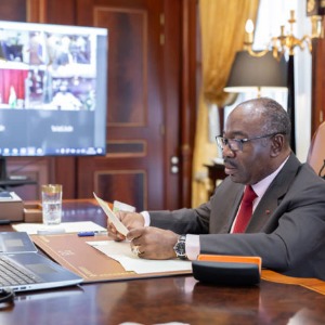 GABON  :  CAB4+ : Ali Bongo reçoit en audience son ministre de la Communication