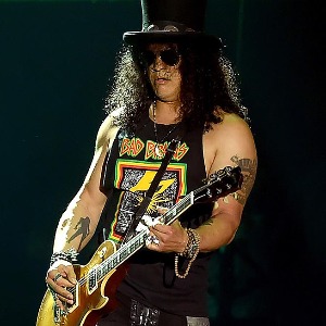 MUSIQUE Rock : Slash (Guns n’ Roses) participe aux célébrations pour les 40 ans de Back in Black