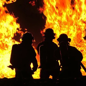 VAL DE MARNE : Un incendie «d'une rare intensité» dans un immeuble de Vincennes, deux morts – images