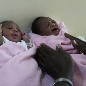 AFRIQUE2050 Kenya : Une Kényane a accouché de quadruplés, elle ne peut pas payer la note et doit laisser deux de ses enfants à l'hôpital