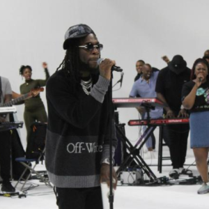 MUSIQUE :  Burna Boy a une relation compliquée avec l'Afrique