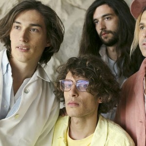 MUSIQUE : Le Roi Angus, le clip de Couchés sur le sable // Nouvel album Sosie