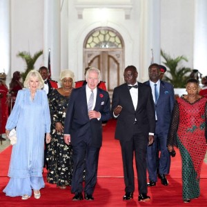 La réaction du public kenyan à la visite du roi a été mitigée