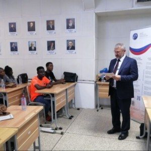 LE SCOOP : Les cours de russe gratuits de Poutine prennent leur envol en Afrique