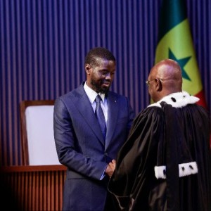 Les membres des partis d'opposition camerounais encouragent les citoyens à apprendre du Sénégal