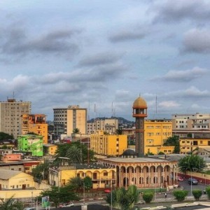 Explorez les magnifiques paysages et la riche culture du Gabon avec facilité et confiance