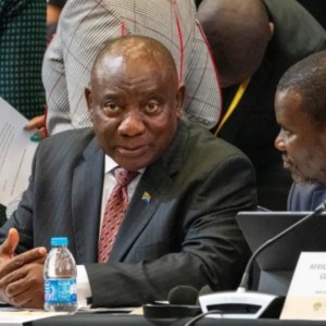 La nouvelle loi sur l'éducation en Afrique du Sud est controversée car elle implique une perte d'autonomie pour les écoles publiques dans le choix de leur langue d'enseignement