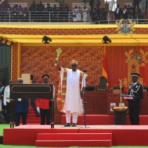 Le président ghanéen Mahama promet une reprise économique, des réformes favorables aux entreprises et une lutte contre la corruption au début de son mandat