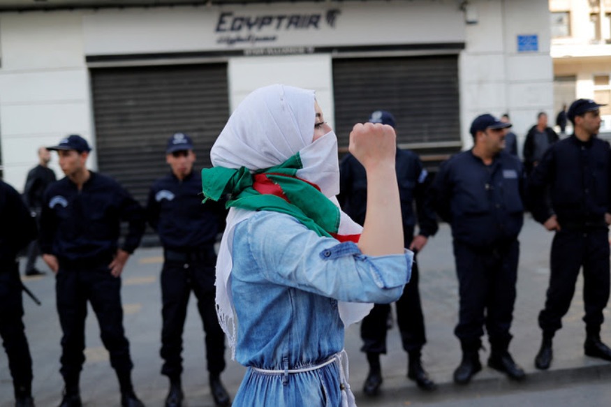 #Algérie : suivez les réactions après le renoncement d'Abdelaziz Bouteflika et le report de l'élection présidentielle