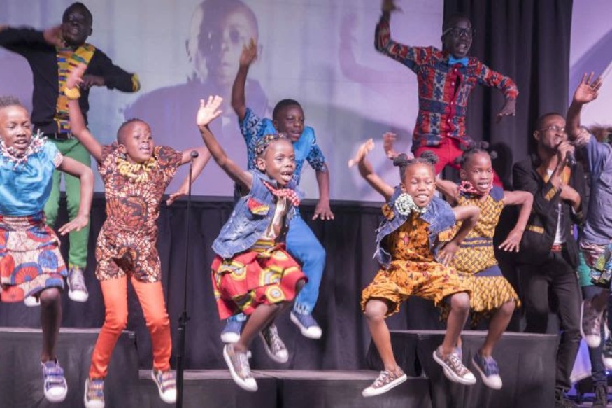 La chorale ougandaise Faire une impression globale