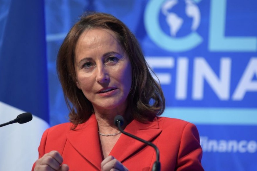 Ségolène Royal mise en cause pour avoir profité de ses moyens d’ambassadrice