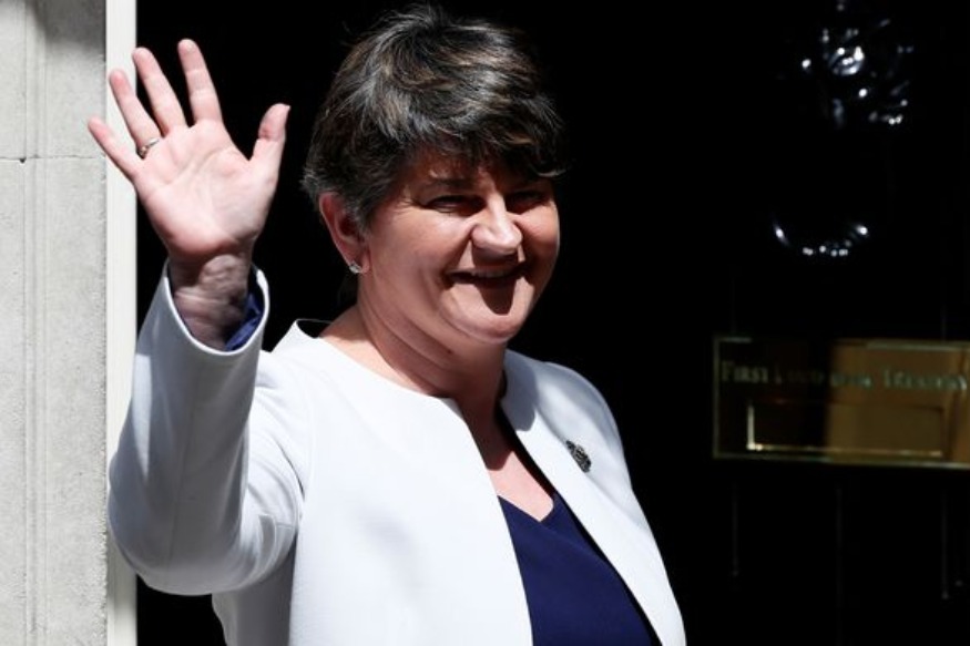 Irlande du Nord : l’unioniste Arlene Foster désignée première ministre