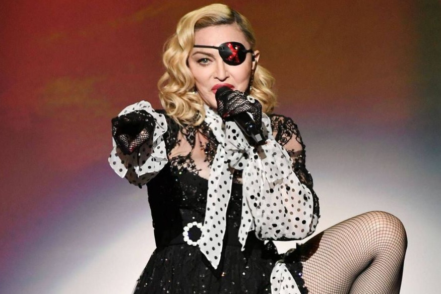 PEOPLE : Madonna  la chanteuse pleure un de ses collaborateurs