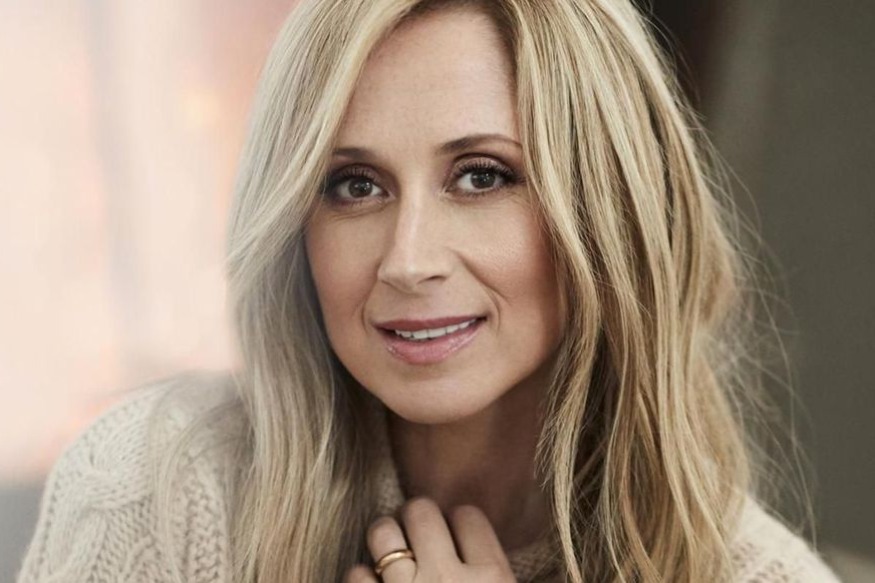 PEOPLE : «Nos cœurs à la fenêtre»  Lara Fabian signe une chanson pour le personnel soignant