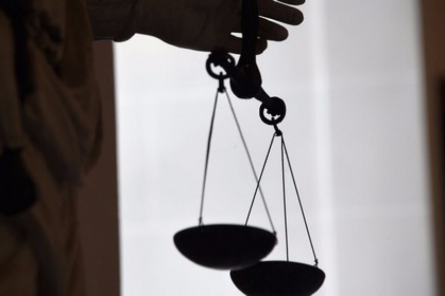 FAITS DIVERS : Saint-Etienne  un papa de 32 ans gifle sa fille de 2 mois parce qu’elle pleure