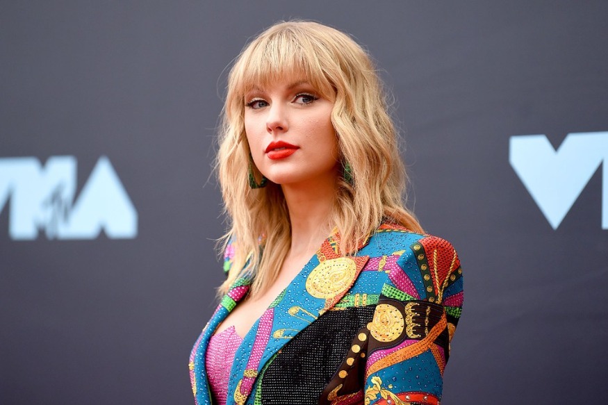 PEOPLE : Taylor Swift  la chanteuse s’en prend violemment à son ancien label