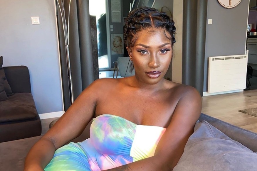 PEOPLE : Aya Nakamura  Robe colorée en confinement, les concerts lui manquent