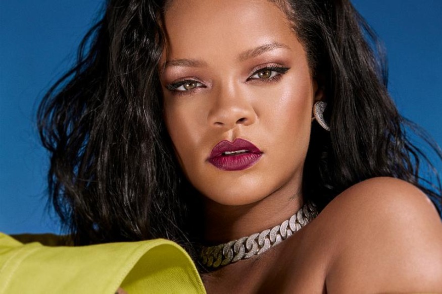 PEOPLE : Rihanna  la chanteuse américaine dévoile ses fesses, elle fait fondre la toile (photo)