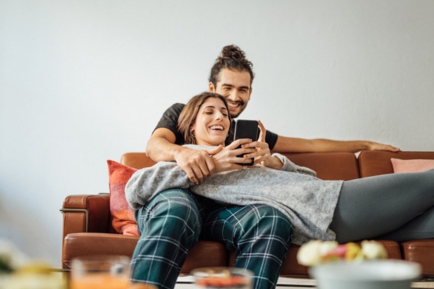 SOCIÉTÉ  : Couple  quel est l’impact du confinement sur la vie sexuelle des Français ?