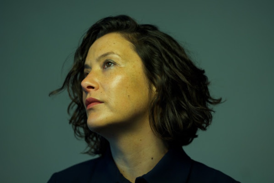 MUSIQUE : Poésie Chevalier, le clip de Vague et Bleu