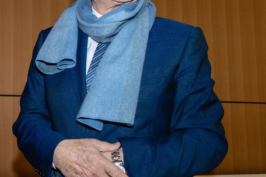 Bernard Tapie atteint d'un cancer « au dernier degré » : pourquoi il est obligé d'aller en Belgique pour son traitement