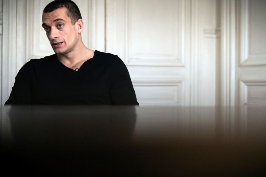 SOCIÉTÉ Interpellation de Pavlenski photographiée : un policier en garde à vue