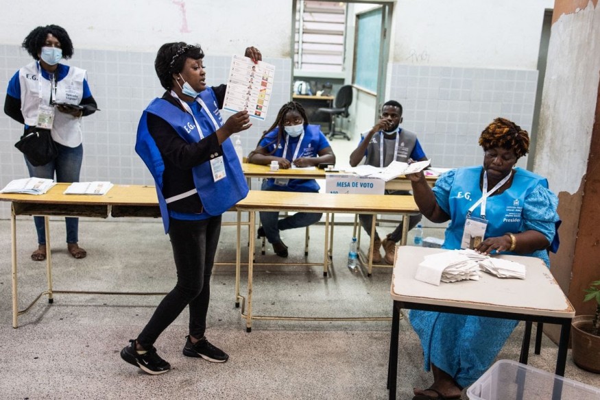 NOUVELLES : Les observateurs saluent le scrutin pacifique en Angola