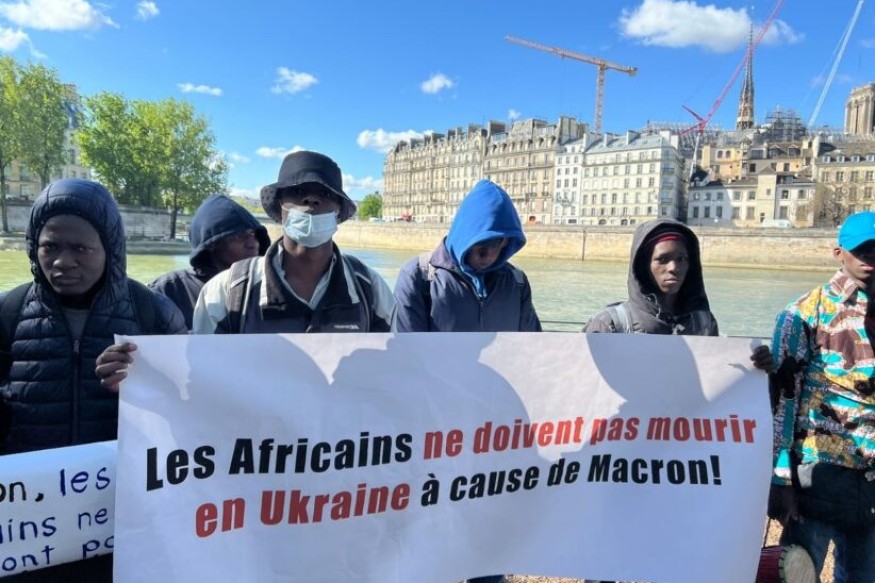 A Paris, les africains ont condamné les intentions de Macron d’envoyer des migrants combattre en Ukraine